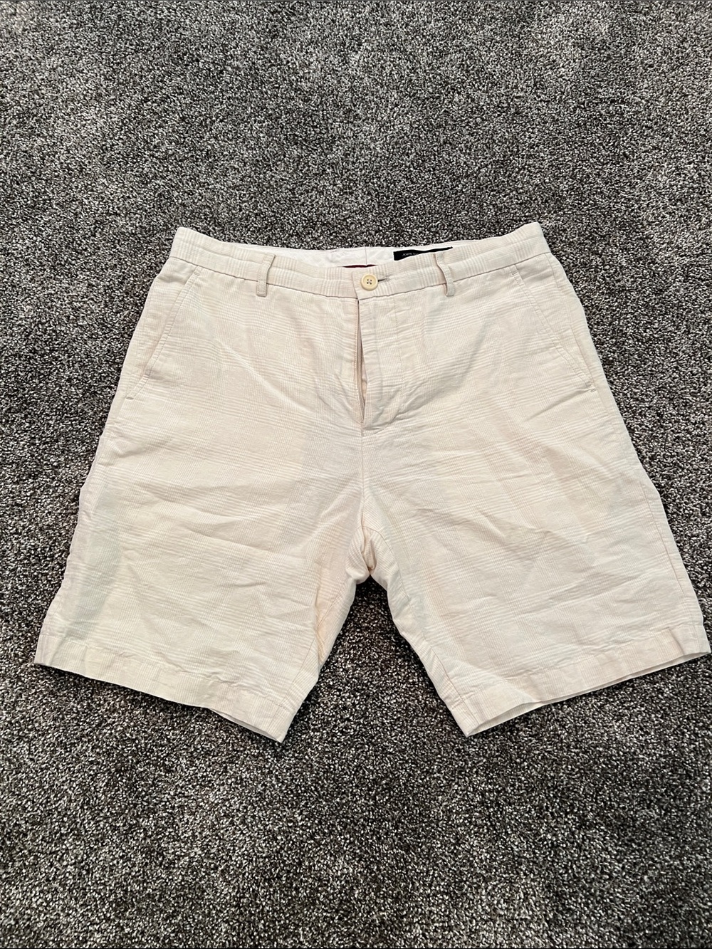 Men’s John Varvatos Classic Lightweight Cream Shorts